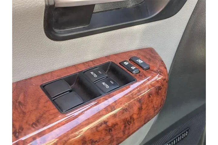 $33992 : Toyota Sequoia 2018 4x4 Plat image 10