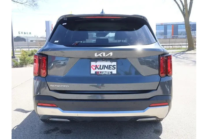 $24677 : Kia Sorento 2024 S 4dr SUV image 8