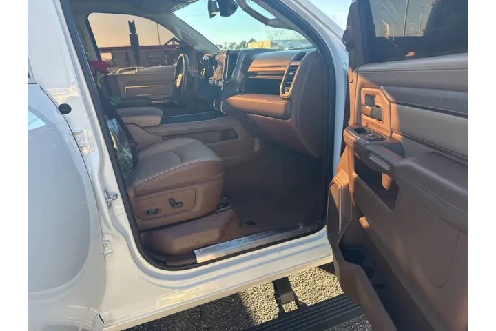 2023 RAM 3500 Limited Longhorn image 4