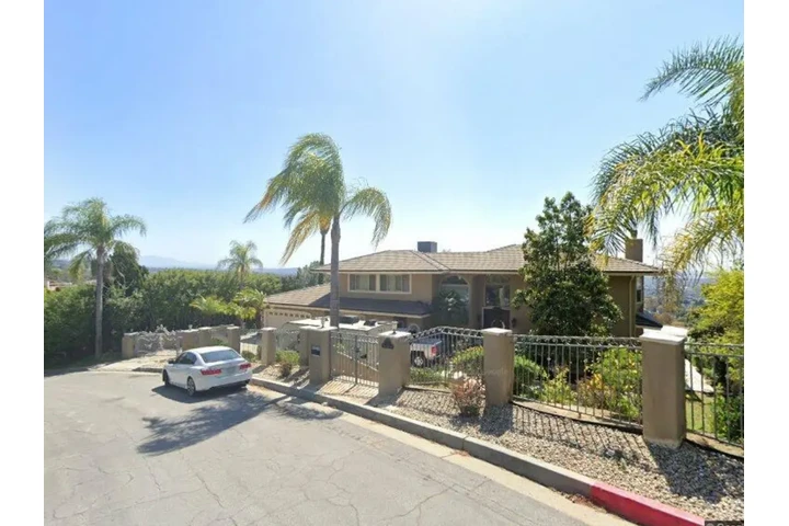 $1300 : Cuarto disponible image 4