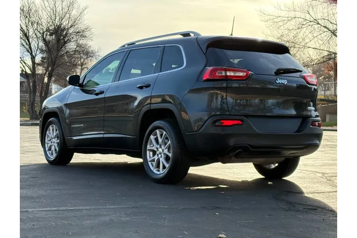 $9900 : 2018 Cherokee Latitude Plus image 4