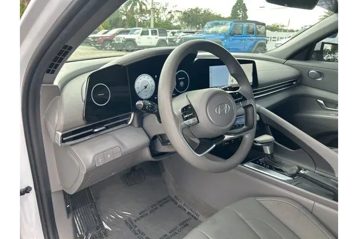 $18095 : Hyundai ELANTRA 2024 SEL 4dr image 10
