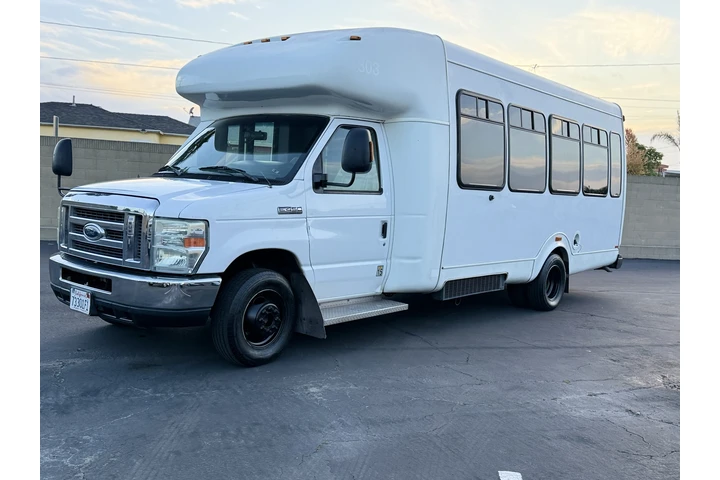 Party Bus 2012 Ford E-450 image 2