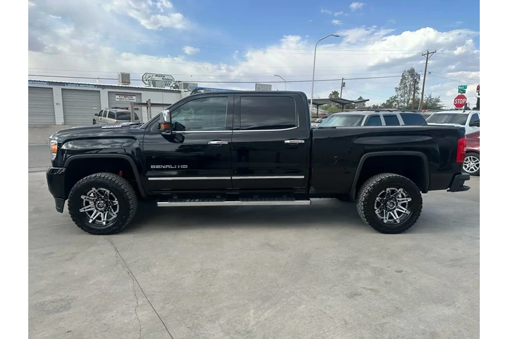 $35995 : 2017 GMC SIERRA 2500 HD CREW image 2