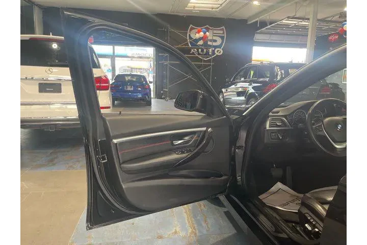 $17067 : BMW 3 Series 2018 AWD 330i x image 9