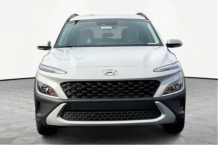 $19682 : Hyundai KONA 2023 SEL 4dr Cr image 1