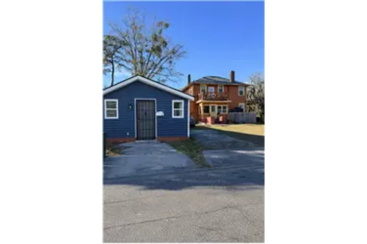 $1100 : Rental property with 1 bedro image 1