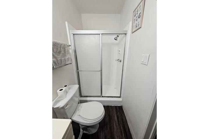 $1200 : Cuarto grande Panorama City image 5