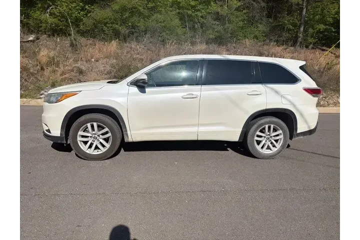 $13499 : Toyota Highlander 2016 LE 4d image 5