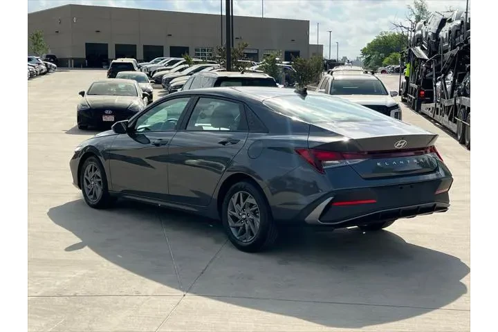$19999 : Hyundai ELANTRA 2024 SEL 4dr image 10