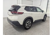 $21797 : Nissan Rogue 2023 SV 4dr Cro thumbnail