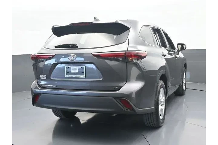 $31541 : Toyota Highlander 2024 LE 4d image 5