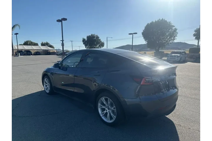 $25482 : Tesla Model Y 2021 AWD Long image 6