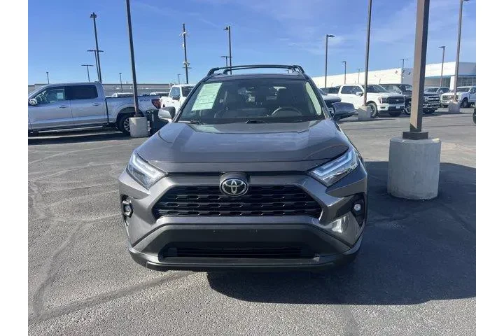 $30735 : Toyota RAV4 2023 XLE Premium image 2