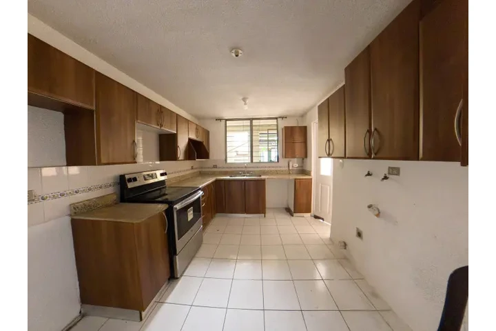 $1 : Apartamento en renta Zona 15 image 10