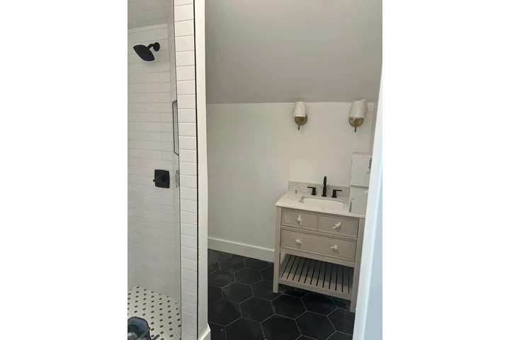 Cruztruction Renovation image 8