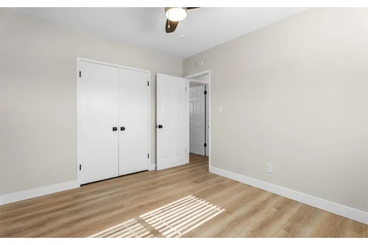 $2050 : Beautiful 2 Bed in Compton image 8