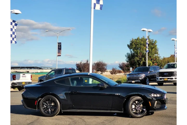 $40000 : Ford Mustang 2024 GT 2dr Fas image 3
