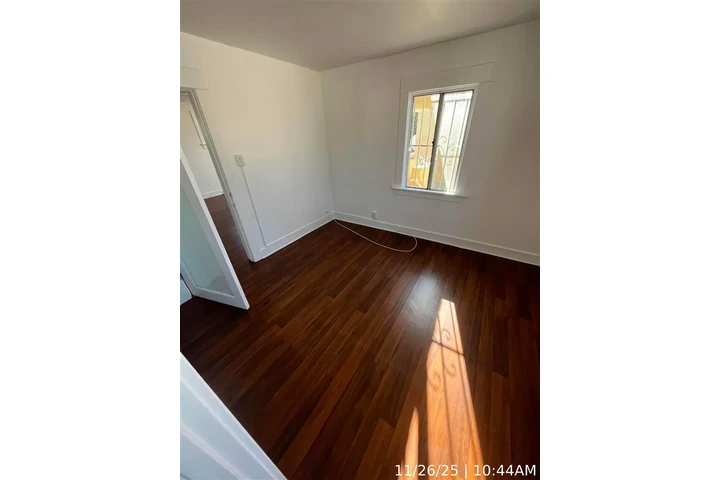 $1300 : Pollo Properties LLC W 59th image 4