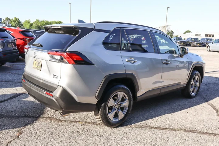 $34787 : 2025 RAV4 Hybrid XLE AWD image 4