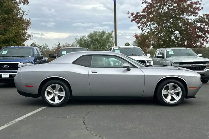 $14000 : Dodge Challenger 2018 SXT 2d image 8