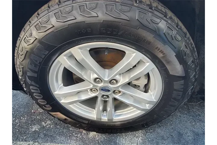 $15990 : Ford Explorer 2020 AWD XLT 4 image 7