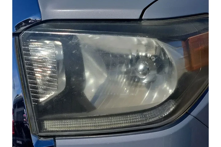 $29995 : Toyota Tundra 2018 4x4 SR5 4 image 8