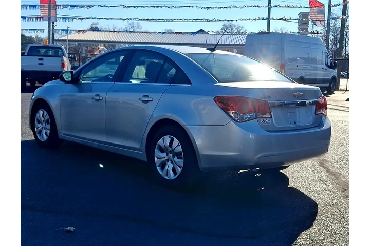 $7300 : 2012 Cruze 4dr Sdn LS image 4