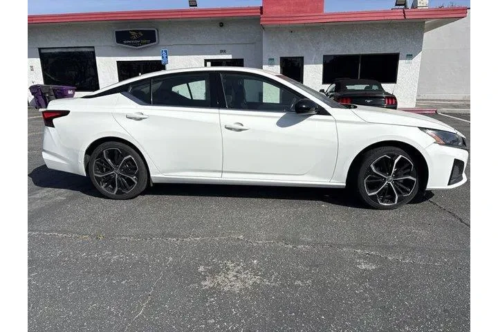 $20788 : Nissan Altima 2024 2.5 SR 4d image 2