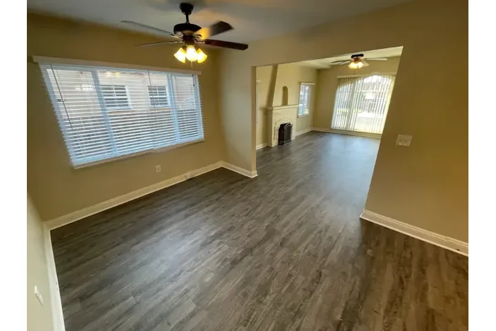 $2575 : 3bed and 2baths available image 2