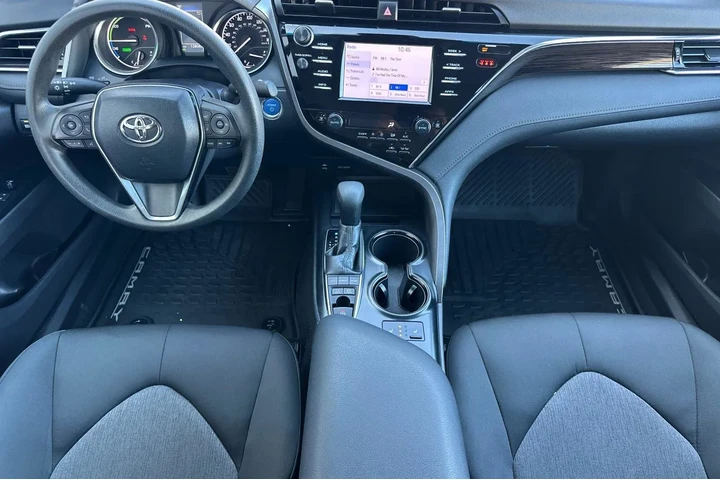 $21700 : Toyota Camry Hybrid 2018 LE image 6