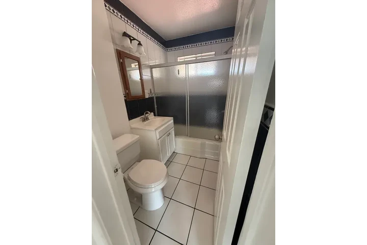 $1290 : Bell Gardens - 2 & 1 Bath image 7