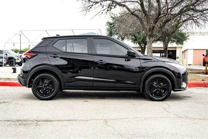 $21599 : Nissan Kicks Play 2025 S 4dr image 4