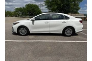 $8995 : 2020 Forte FE thumbnail