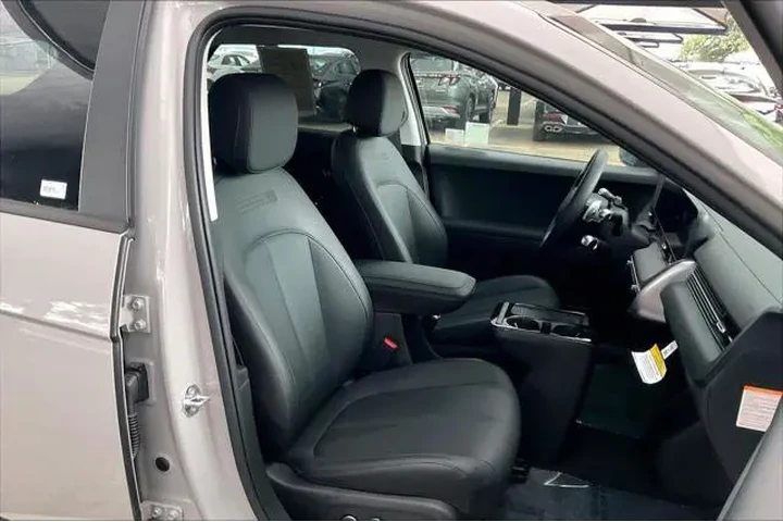 $35708 : Hyundai IONIQ 5 2026 SEL 4dr image 8