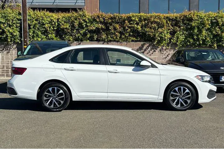 $16490 : Volkswagen Jetta 2024 S 4dr image 3