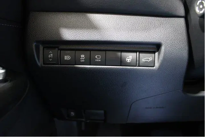 $39920 : Toyota Venza 2024 AWD LE 4dr image 8