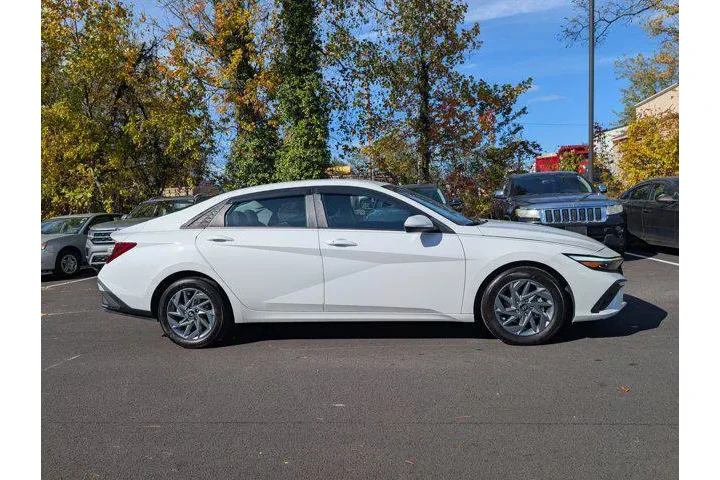 $19944 : Hyundai ELANTRA 2024 SEL 4dr image 2