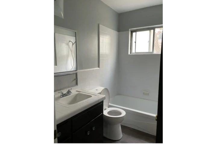 $800 : Rentó Cuarto image 4