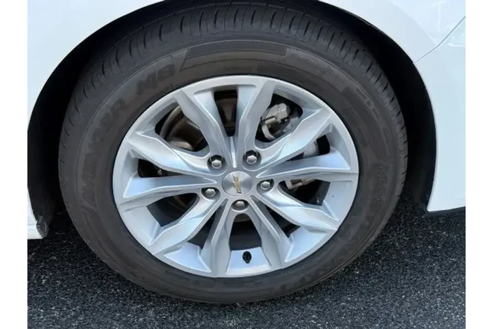 $18832 : Chevrolet Malibu 2023 LT 4dr image 7