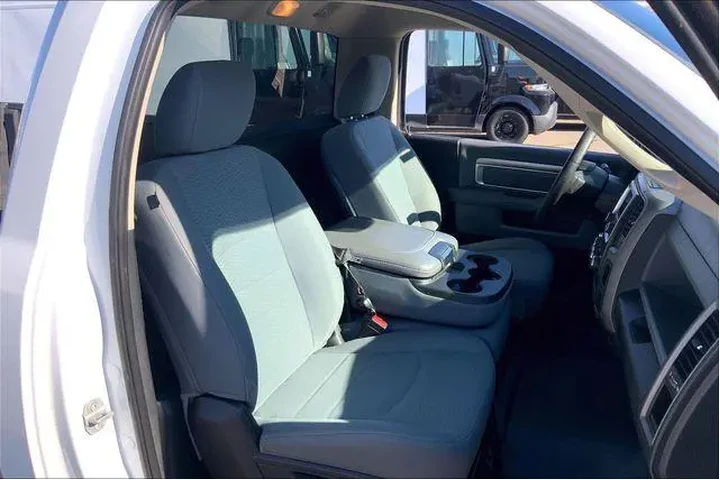 $13985 : Ram 1500 2018 4x2 Express 2d image 7