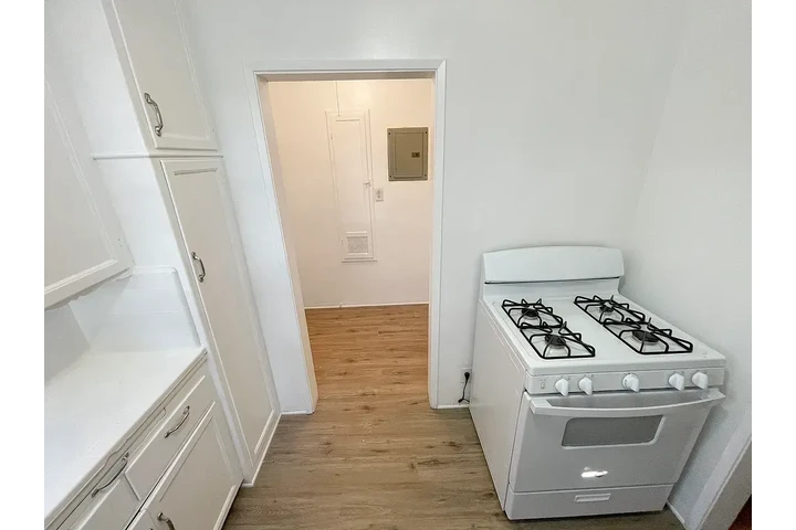 $1900 : House for rent—-Burbank, CA image 2