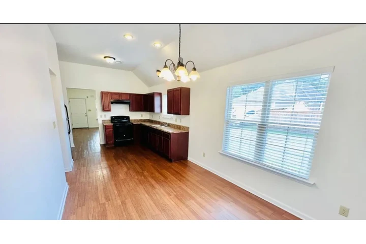 $1600 : Rent image 2