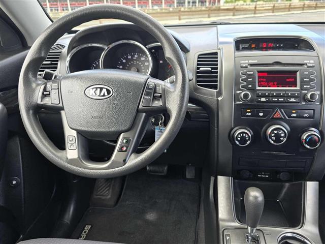 $9995 : 2013 KIA SORENTO image 2