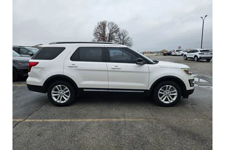 $10500 : Ford Explorer 2017 XLT 4dr S image 4
