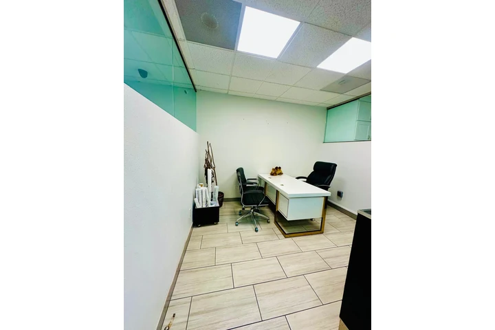 $700 : Renta de Oficinas image 5