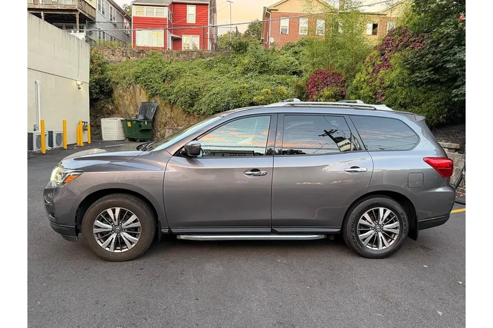 $14995 : 2019 Pathfinder SV image 3