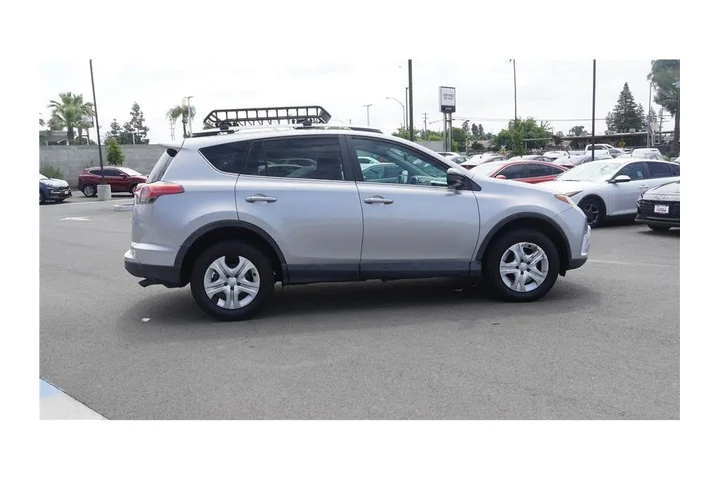 $16350 : 2016 RAV4 LE image 5