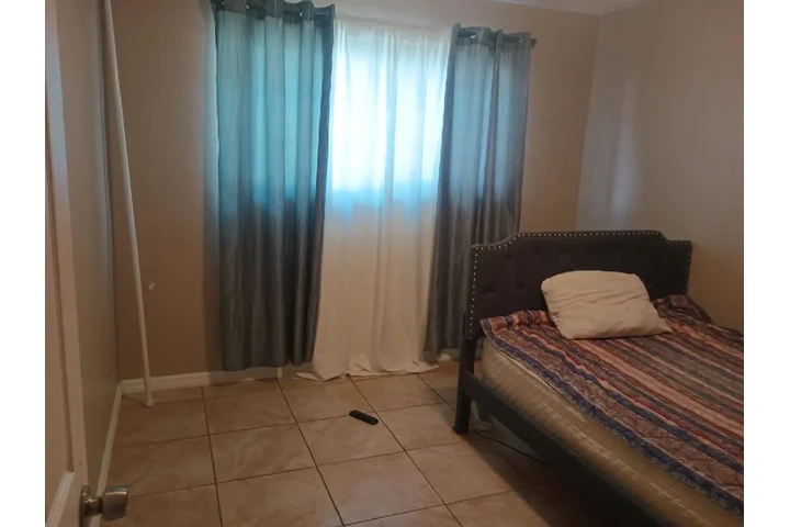 $850 : SE RENTA CUARTO AREA  EAST LA image 2