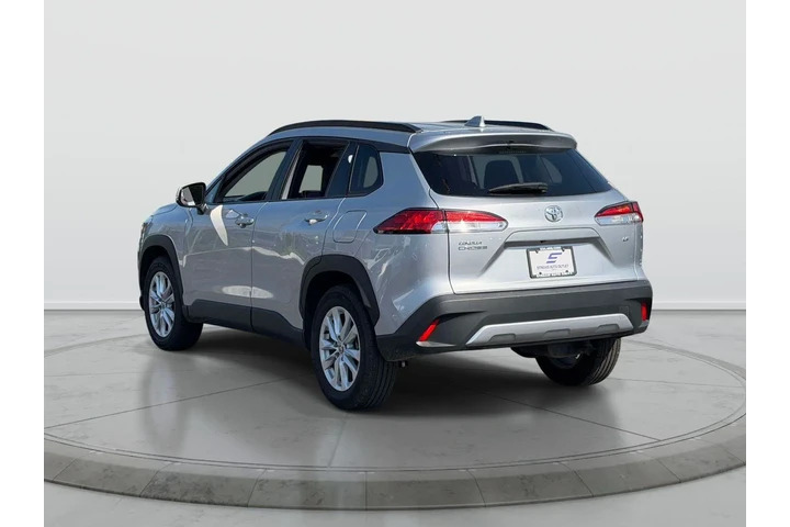 $27798 : Toyota Corolla Cross 2024 LE image 4
